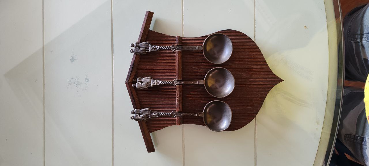German Zinn Pewter Ladles with Wooden Wall Rack – Set of 3