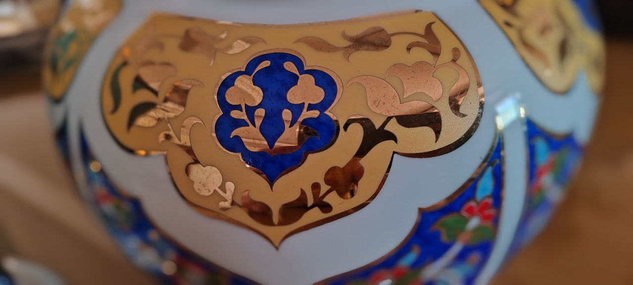 Kütahya Porselen Hand-Painted Lidded Jar – 30x20 cm – Signed by Emine (2017)