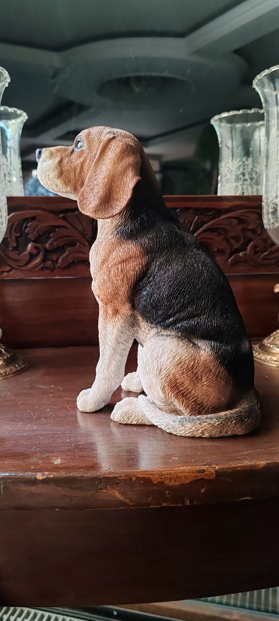 Realistic Beagle Dog Statue – GiftPoint Resin Figurine – 28x20 cm