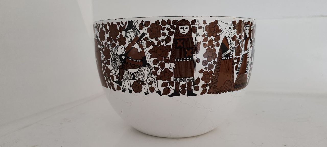 Porcelain-Faced Clown Doll with Fabric Body – 18 cm