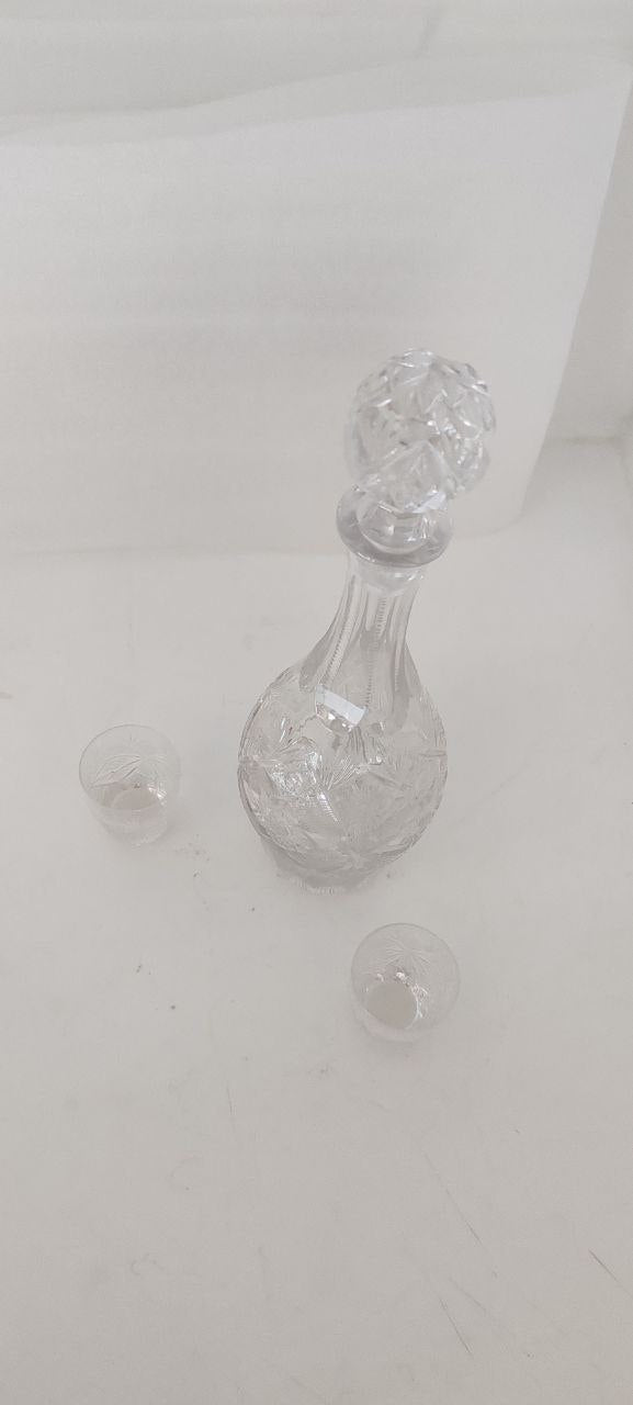 Vintage Cut Crystal Decanter with Stopper and 2 Shot Glasses – Starburst Pattern