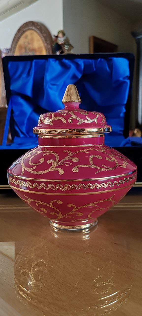 Kütahya Porselen Hand-Painted Lidded Jar – Pink & Gold Gilded – 20x18 cm