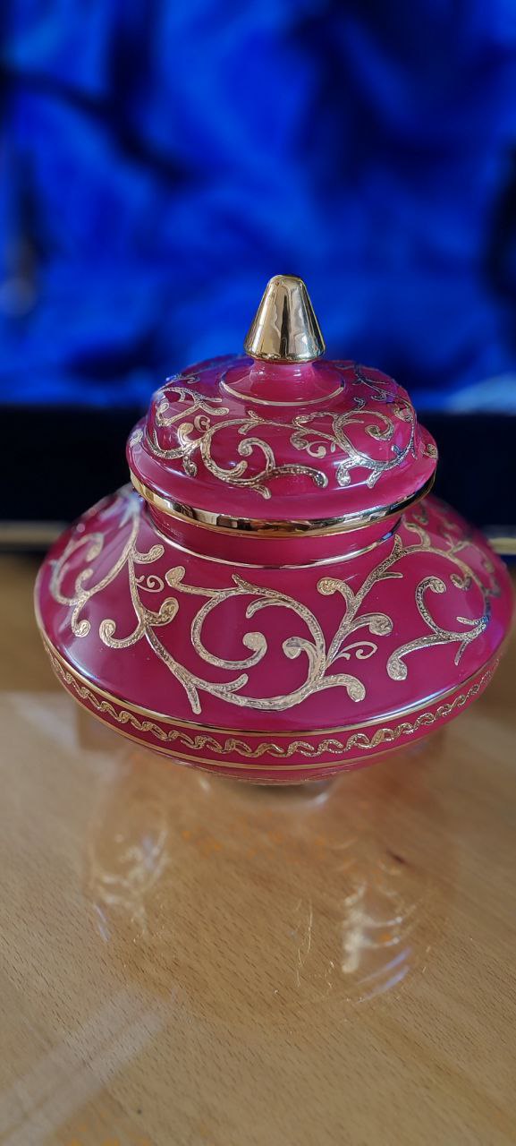 Kütahya Porselen Hand-Painted Lidded Jar – Pink & Gold Gilded – 20x18 cm