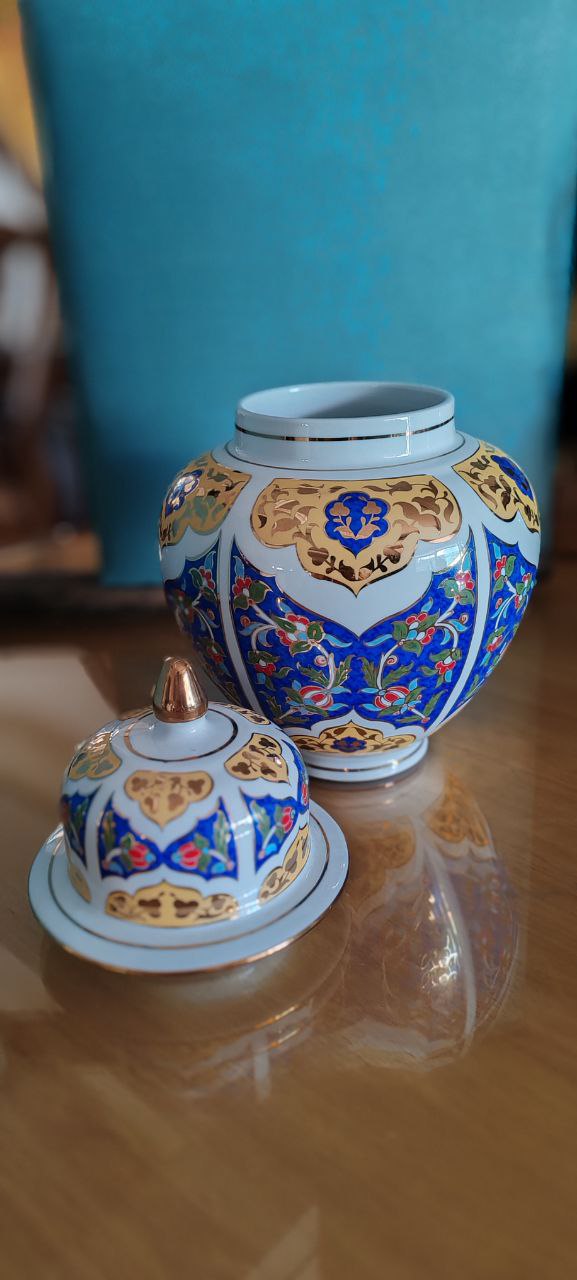 Kütahya Porselen Hand-Painted Lidded Jar – 30x20 cm – Signed by Emine (2017)