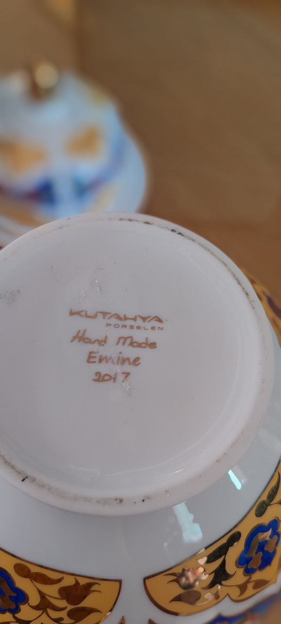 Kütahya Porselen Hand-Painted Lidded Jar – 30x20 cm – Signed by Emine (2017)