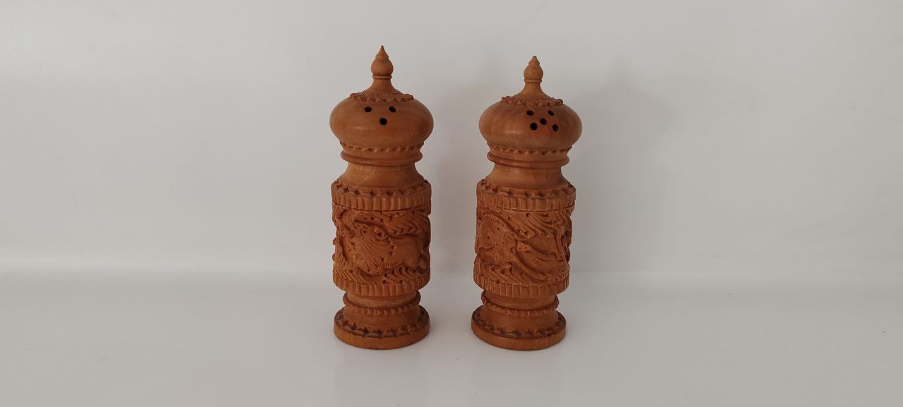 Hand-Carved Wooden Salt and Pepper Shaker Set – Decorative 10 cm Pair