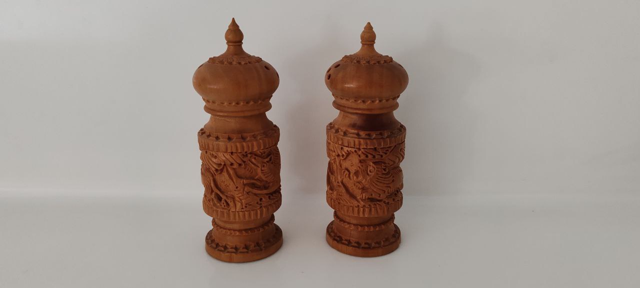 Hand-Carved Wooden Salt and Pepper Shaker Set – Decorative 10 cm Pair