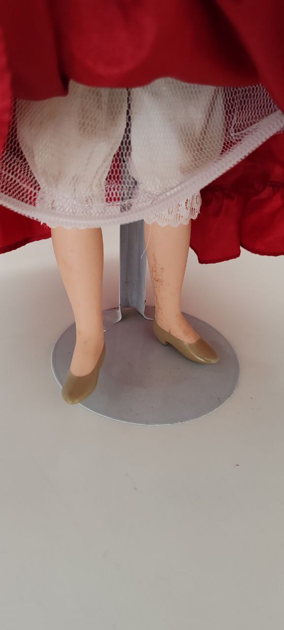 Royal-Inspired Porcelain Doll in Red Floral Dress – 43 cm