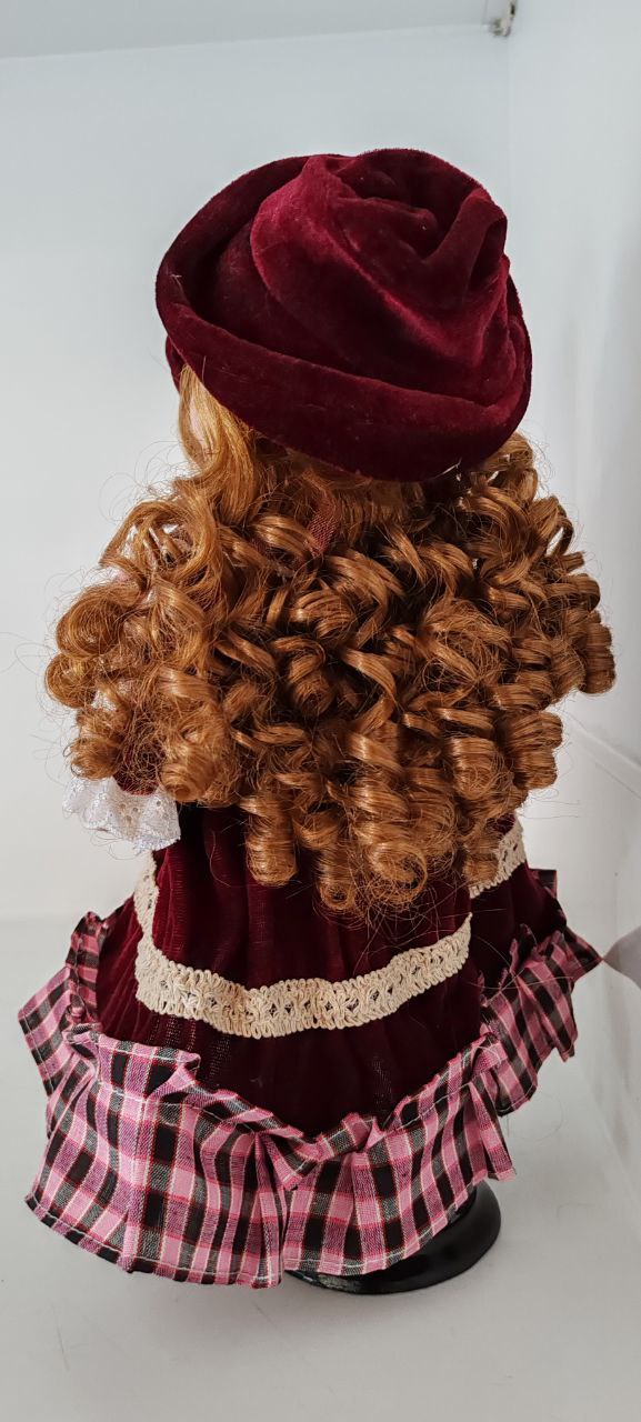 Vintage Kissing Couple Porcelain Dolls – 39 cm – Burgundy Velvet Outfits