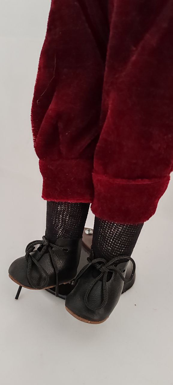 Vintage Kissing Couple Porcelain Dolls – 39 cm – Burgundy Velvet Outfits