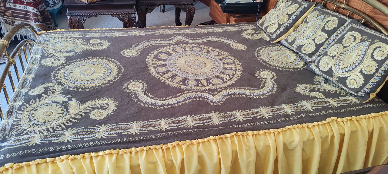 Vintage Embroidered Bedspread Set – 140x210 cm – Yellow & Brown with Pillows