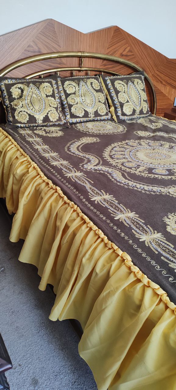 Vintage Embroidered Bedspread Set – 140x210 cm – Yellow & Brown with Pillows