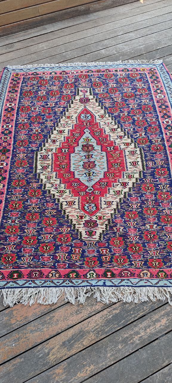 Hand-Knotted Persian Sine Rug – 150x120 cm – Vibrant Geometric Medallion