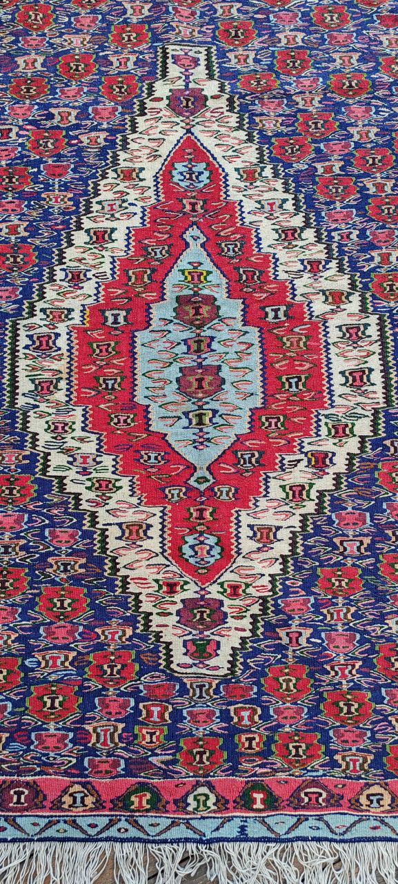 Hand-Knotted Persian Sine Rug – 150x120 cm – Vibrant Geometric Medallion