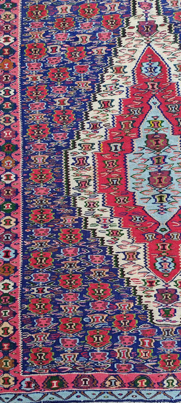 Hand-Knotted Persian Sine Rug – 150x120 cm – Vibrant Geometric Medallion