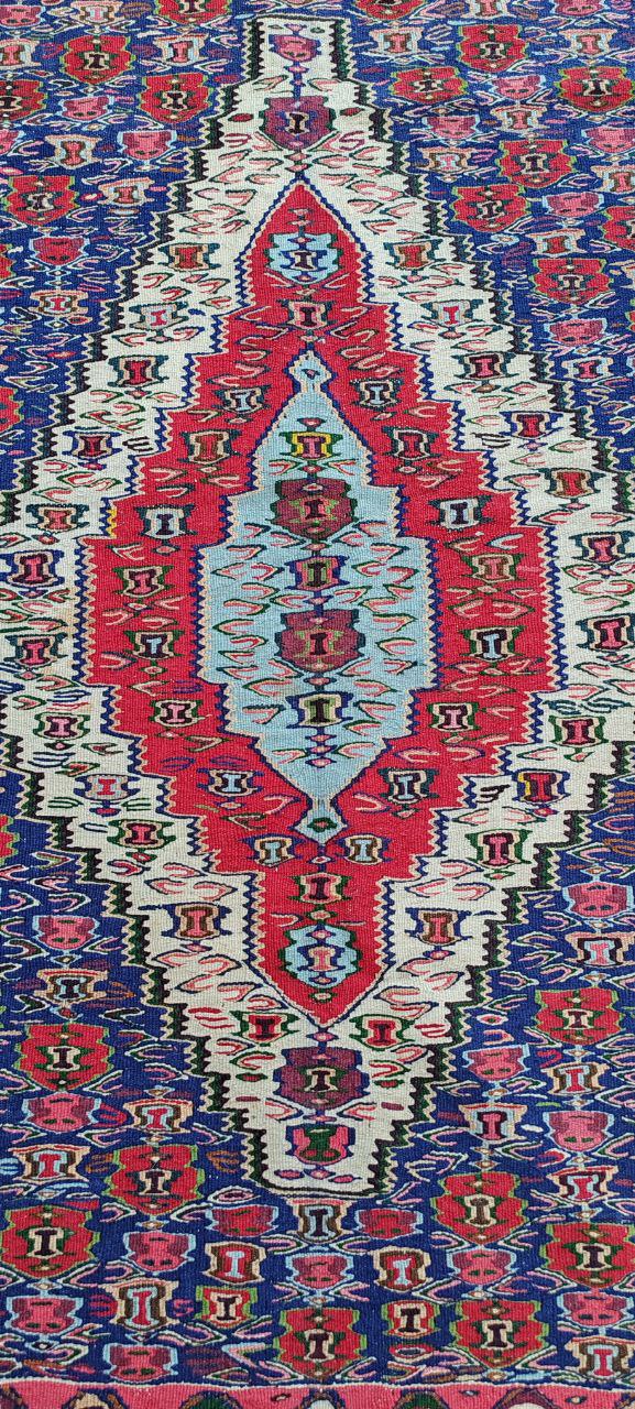 Hand-Knotted Persian Sine Rug – 150x120 cm – Vibrant Geometric Medallion