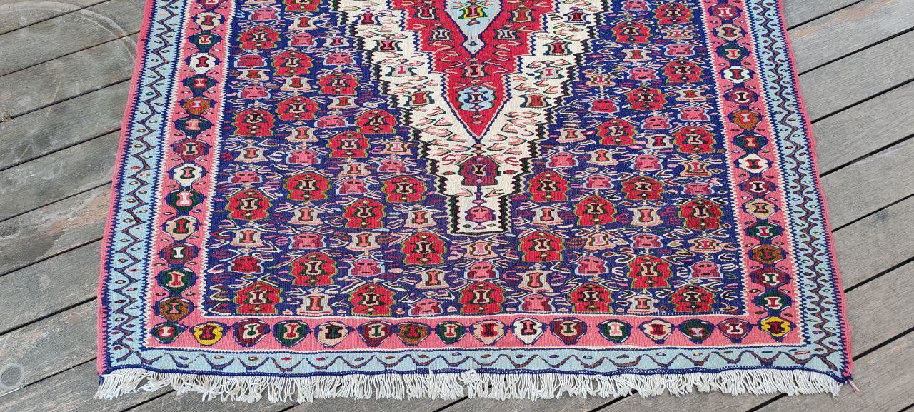 Hand-Knotted Persian Sine Rug – 150x120 cm – Vibrant Geometric Medallion