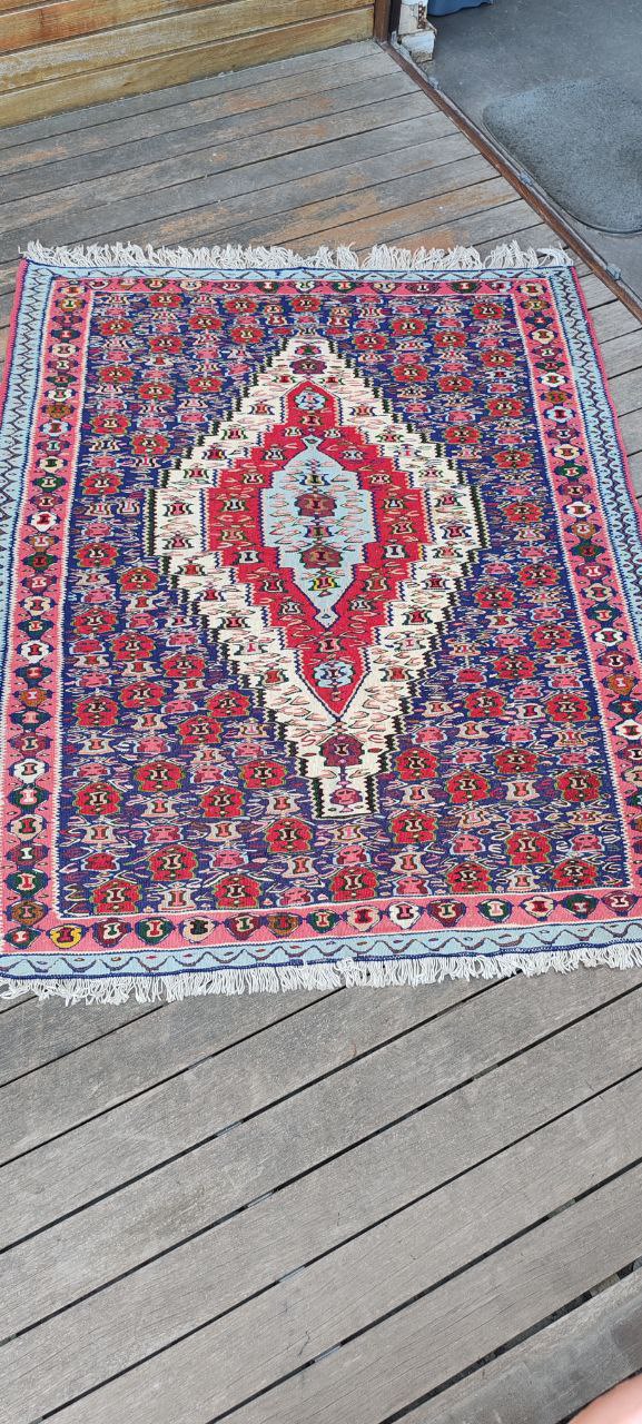 Hand-Knotted Persian Sine Rug – 150x120 cm – Vibrant Geometric Medallion