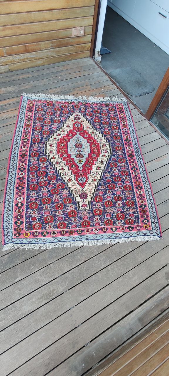 Hand-Knotted Persian Sine Rug – 150x120 cm – Vibrant Geometric Medallion