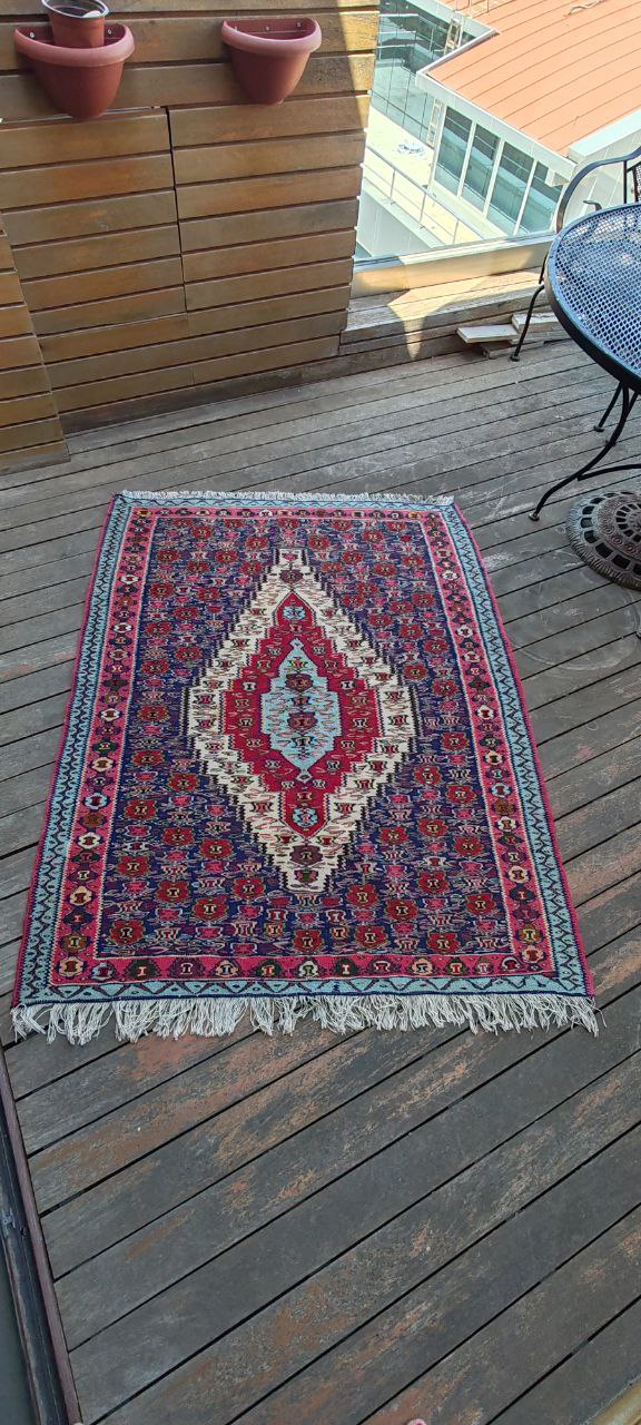 Hand-Knotted Persian Sine Rug – 150x120 cm – Vibrant Geometric Medallion
