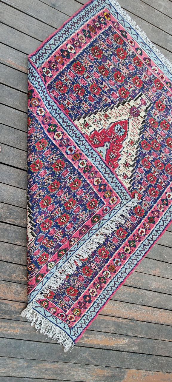 Hand-Knotted Persian Sine Rug – 150x120 cm – Vibrant Geometric Medallion