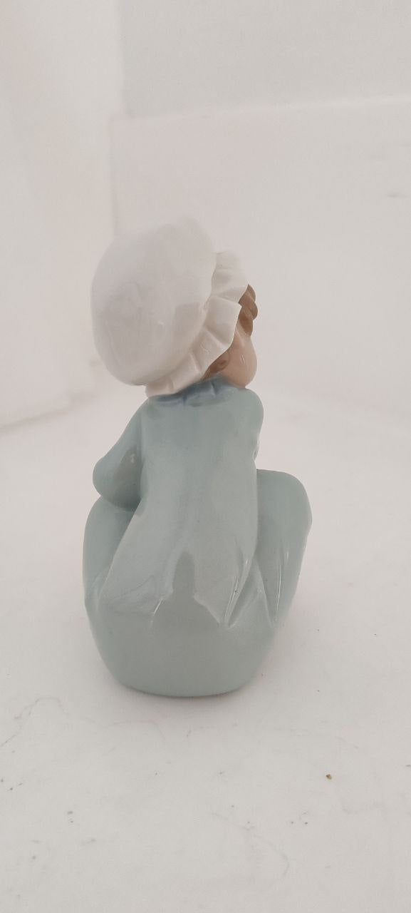 Vintage Lladro Porcelain Figurine – Sleeping Baby with Bonnet – Handcrafted in Spain – 13 cm