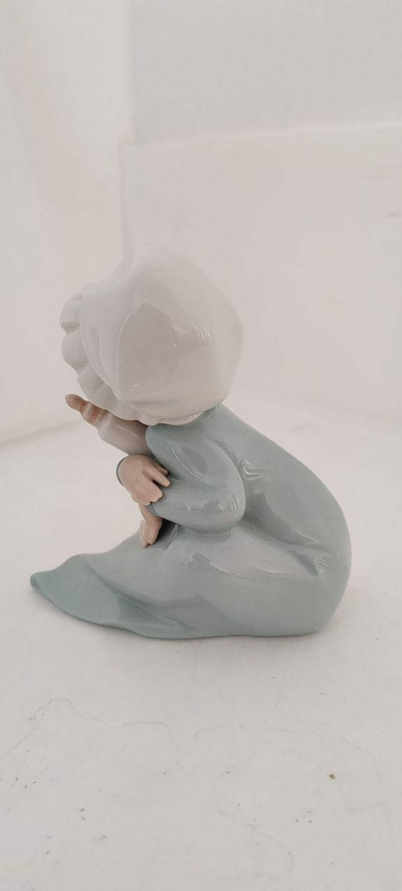 Vintage Lladro Porcelain Figurine – Sleeping Baby with Bonnet – Handcrafted in Spain – 13 cm