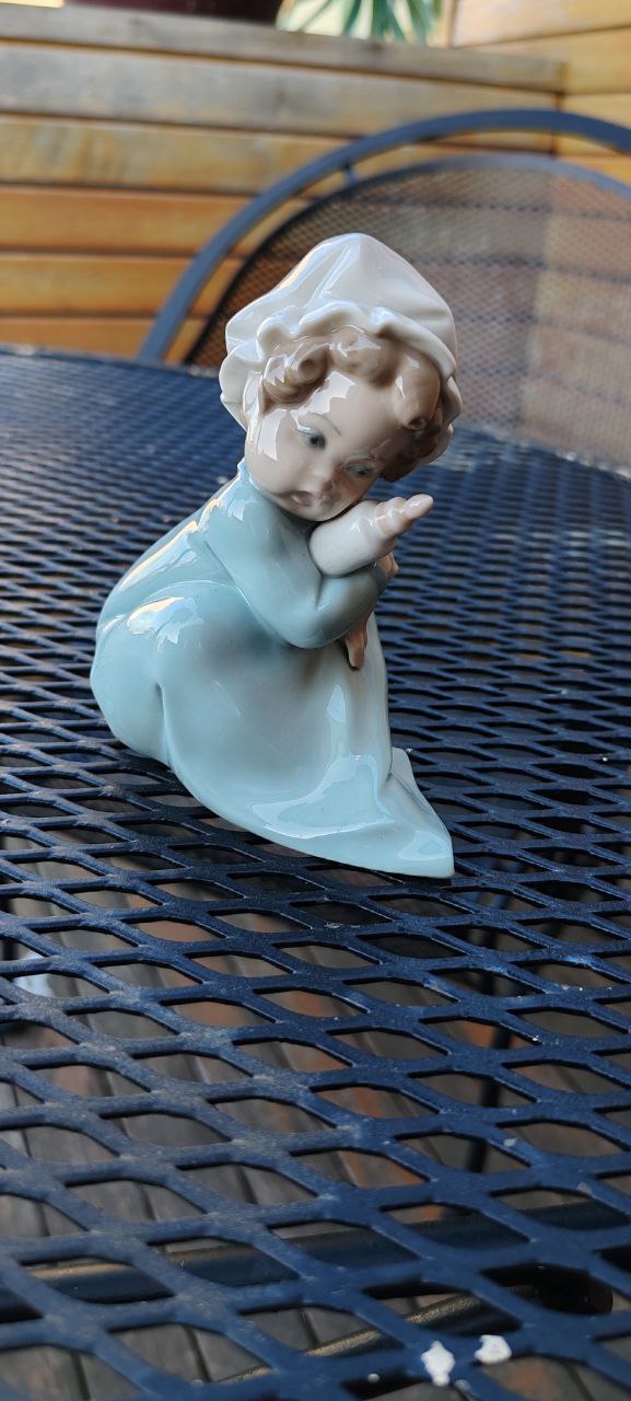 Vintage Lladro Porcelain Figurine – Sleeping Baby with Bonnet – Handcrafted in Spain – 13 cm