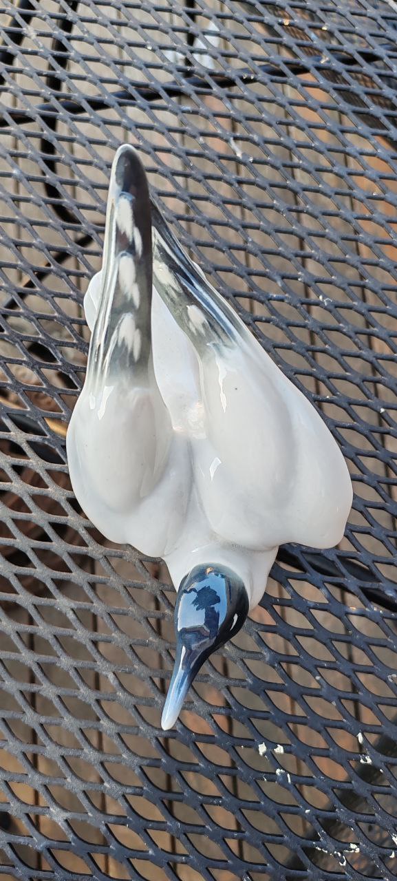 Vintage German Porcelain Seagull Figurine – Crossed Hammers Mark – 18x15x11 cm