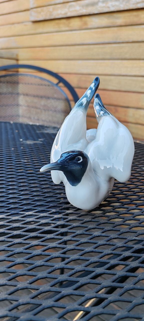 Vintage German Porcelain Seagull Figurine – Crossed Hammers Mark – 18x15x11 cm