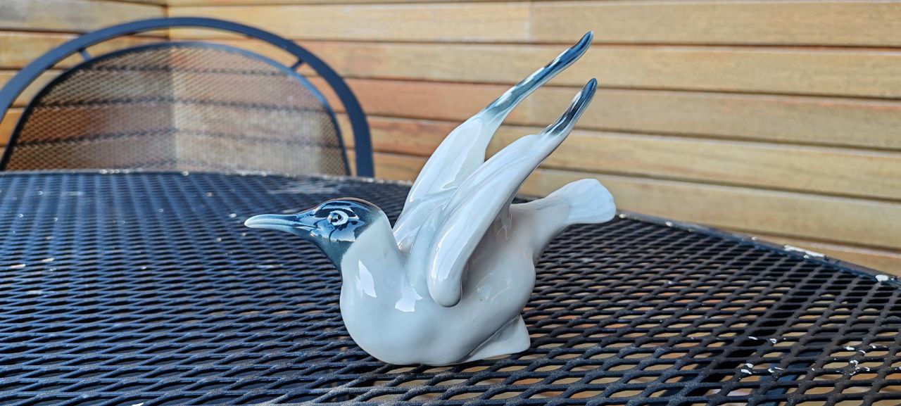 Vintage German Porcelain Seagull Figurine – Crossed Hammers Mark – 18x15x11 cm