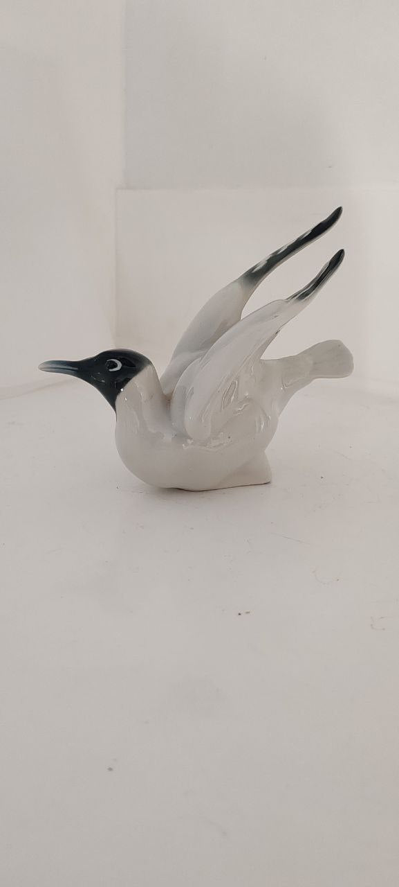 Vintage German Porcelain Seagull Figurine – Crossed Hammers Mark – 18x15x11 cm