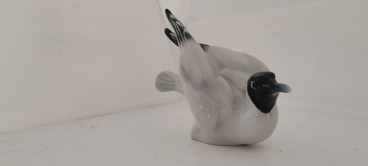 Vintage German Porcelain Seagull Figurine – Crossed Hammers Mark – 18x15x11 cm