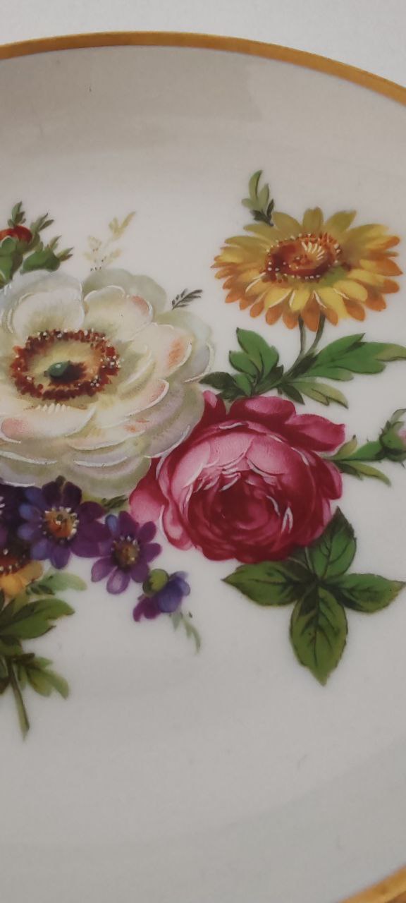 Kaiser Germany Small Floral Porcelain Dish – Hand-Painted with Gold Trim – 11 cm