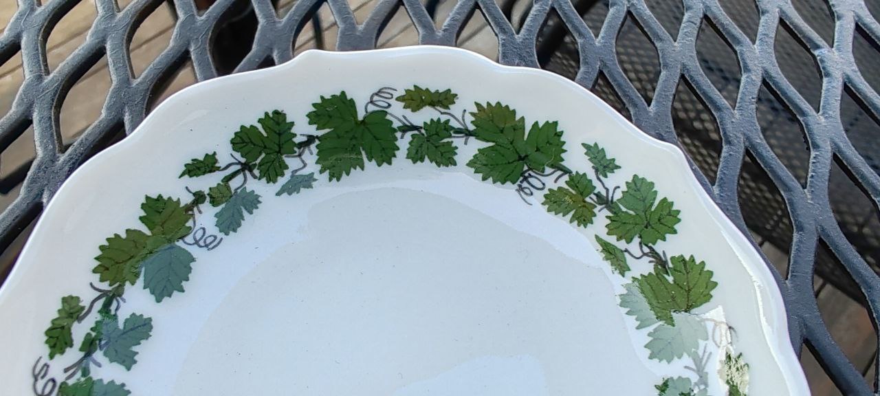 Vintage Meissen Porcelain Plate with Green Leaf Garland – Crossed Swords Mark – 8cm