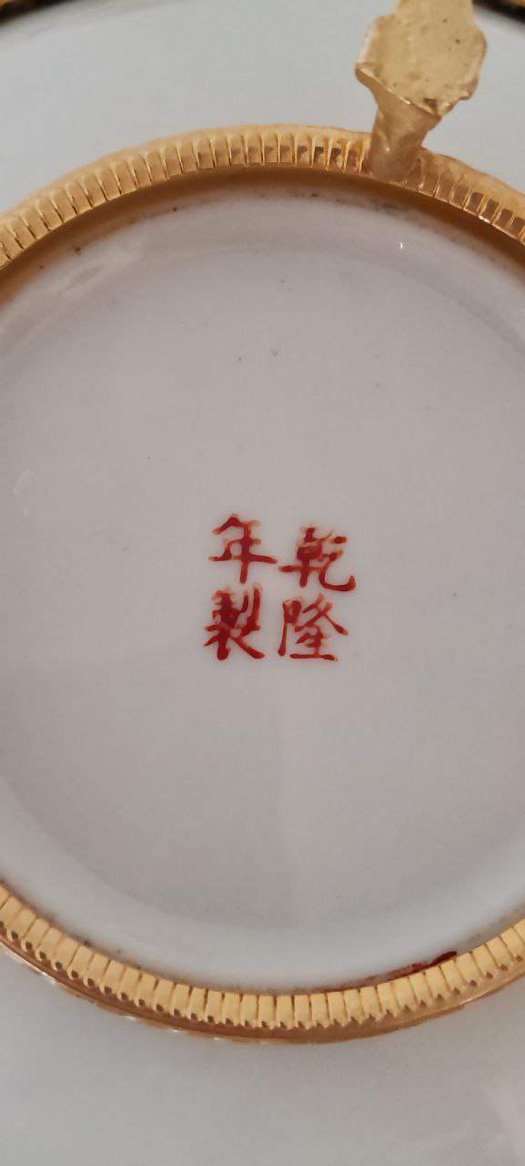 Vintage Kaiser Germany White Porcelain Vase with Embossed Seashell Design – Model 0301