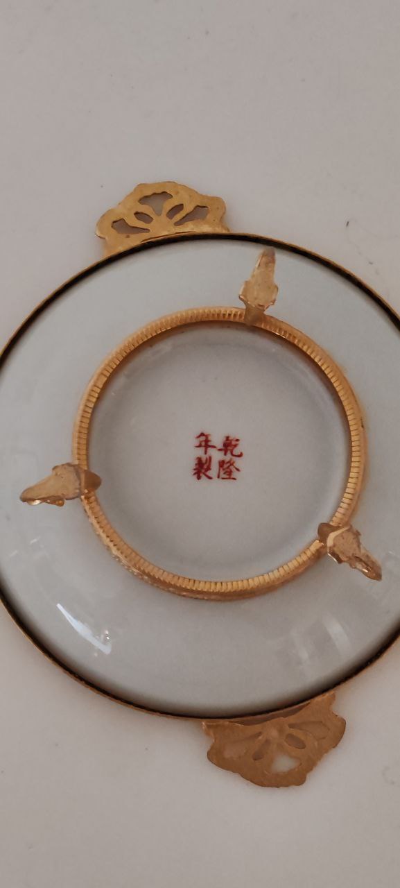 Vintage Kaiser Germany White Porcelain Vase with Embossed Seashell Design – Model 0301