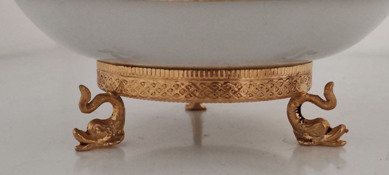 Vintage Kaiser Germany White Porcelain Vase with Embossed Seashell Design – Model 0301