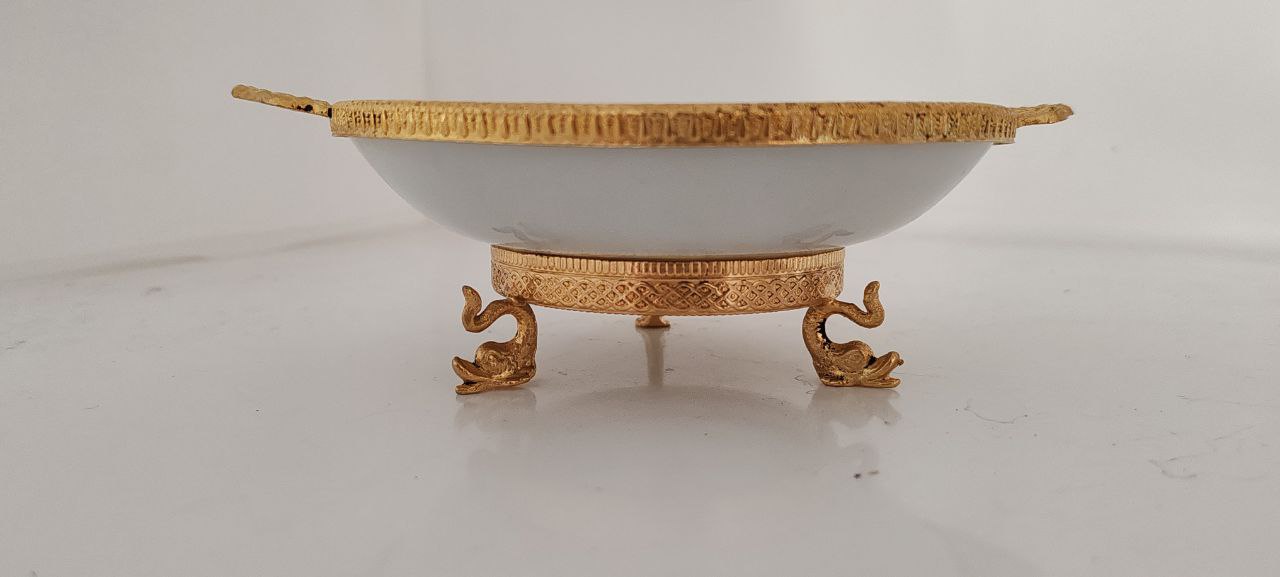 Vintage Kaiser Germany White Porcelain Vase with Embossed Seashell Design – Model 0301