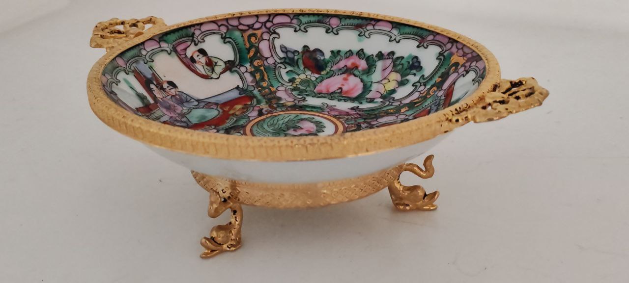 Vintage Kaiser Germany White Porcelain Vase with Embossed Seashell Design – Model 0301