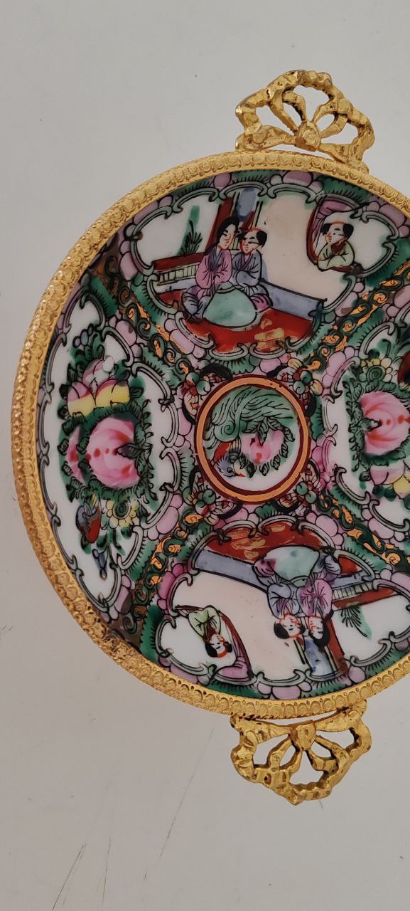 Vintage Kaiser Germany White Porcelain Vase with Embossed Seashell Design – Model 0301