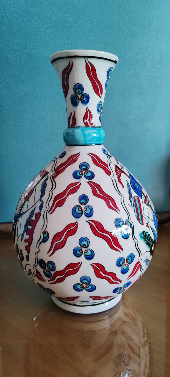 Çinici İznik Hand-Painted 'Gözyaşı' Vase with Galleon Motif – 27x17 cm – 2012