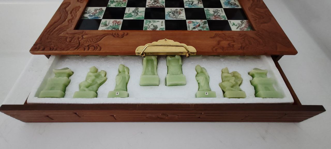 Chinese Soapstone Chess Set with Hand-Painted Board – 46x6 cm, King 9 cm