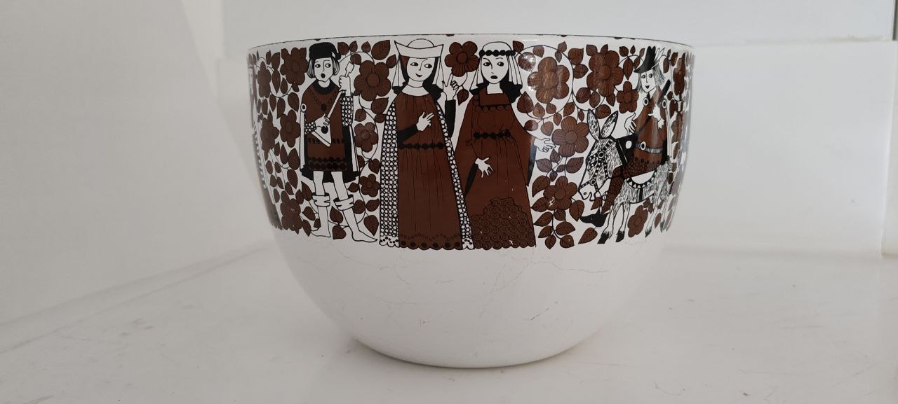 Porcelain-Faced Clown Doll with Fabric Body – 18 cm