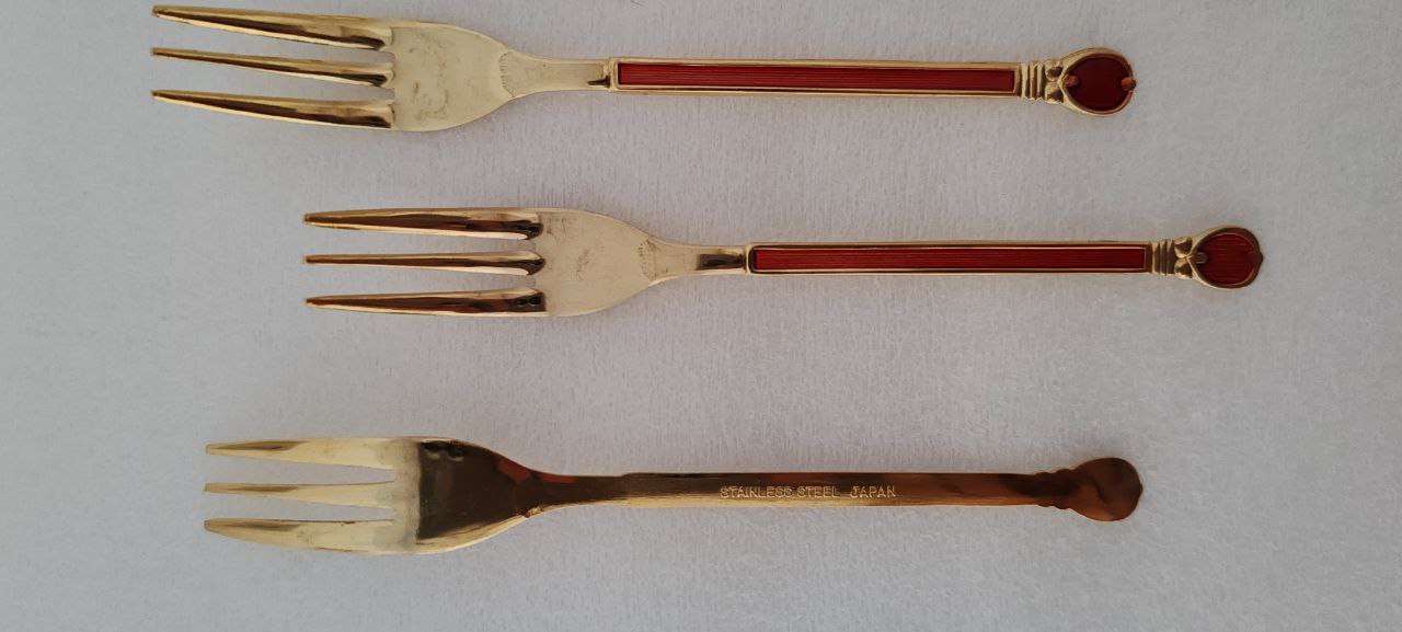 Set of 6 Vintage Japanese Red Enamel Cocktail / Hors d'Oeuvre Forks – 12 cm – Gold-Tone Finish