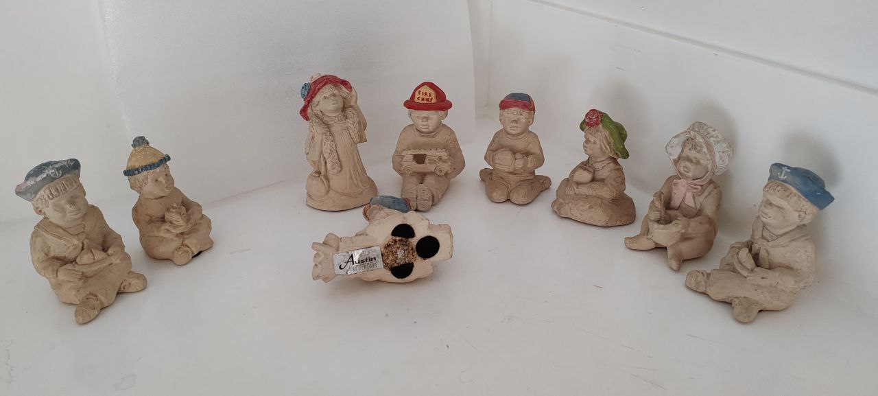 Vintage Austin USA Ceramic Children Figurines – Complete Set of 11 – Hand-Painted Hats – 1980s
